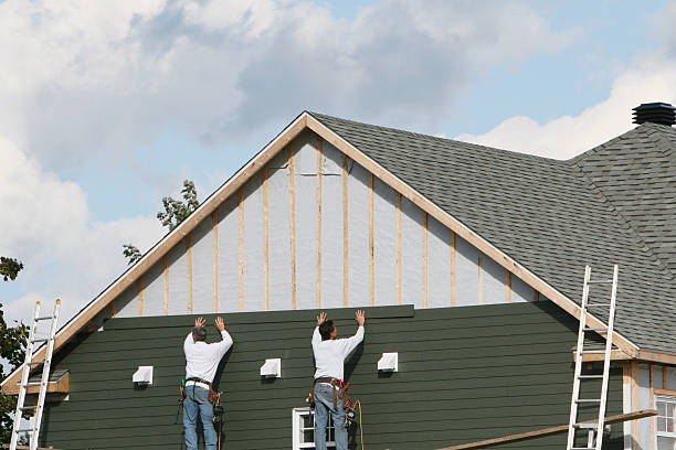 Professional Siding Repair technician working in Warren, NJ